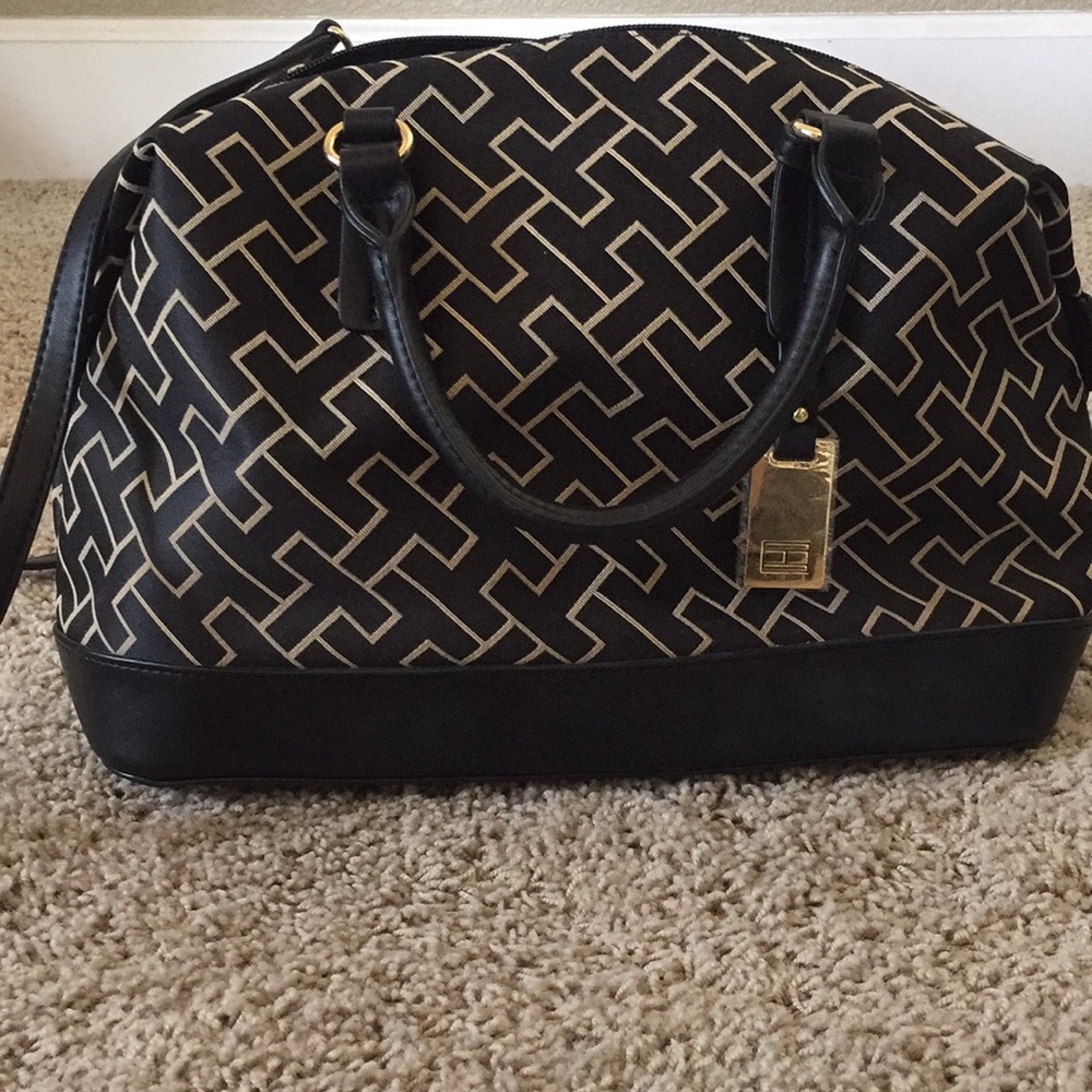 Brand New Tommy Hilfiger Purse!